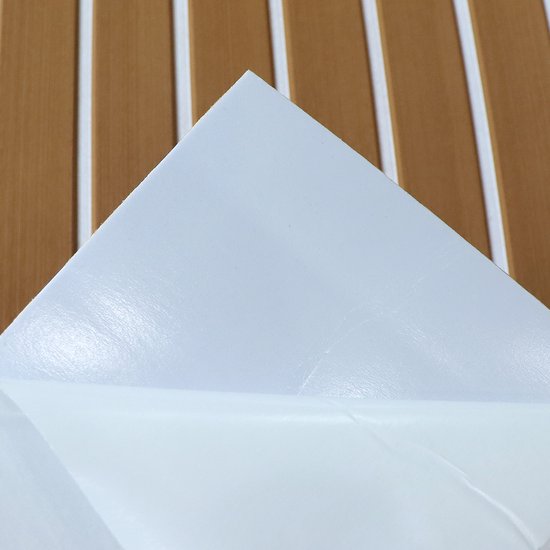 EVA Teak Foam Bootmat Pro Series – Zelfklevende Premium Decking Mat – Anti-Slip Bootvloer – 240x60 cm – Licht bruin met Witte Lijnen – TeakFoamShop