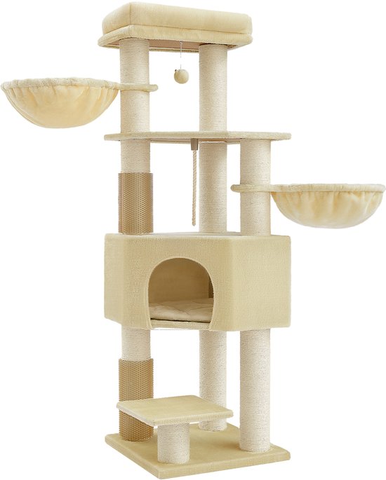 Beige krabpaal met manden, platformen en huisje, geïsoleerd op witte achtergrond.