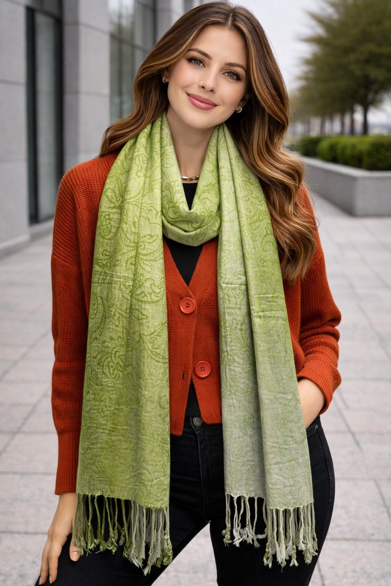 Pashmina Sjaal Dames – Luxe Paisley Sjaal – Zachte Warme Omslagdoek – Elegante Dames Sjaal met Franjes – Fijn geweven trendy Sjaal- Tweezijdige omslagdoek – Verkrijgbaar in Verschillende Kleuren 212/15- Groen met beige details