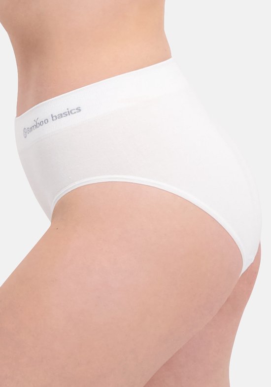 Zij-aanzicht van een witte naadloze slip van Bamboo Basics.