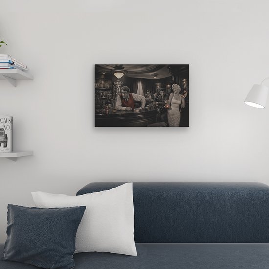 Zwart-wit schilderij van Marilyn Monroe, Elvis Presley en Humphrey Bogart in een café, boven een bank.