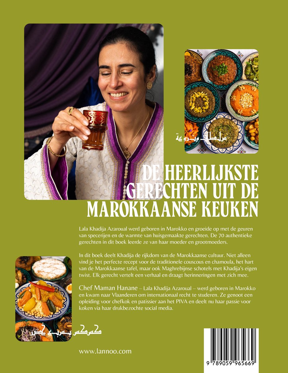 Chef Maman Hanane, met een kopje thee in haar hand, wordt omringd door heerlijke Marokkaanse gerechten.