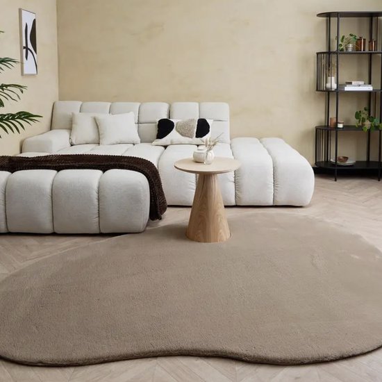 Fameilleur Vloerkleed Donkerbruin Groot 160 x 230 cm – Luxe Faux Fur Hoogpolig Vloer kleed – Superzacht Warm Zacht Tapijt – Organisch Asymmetrisch Design – Groot Woonkamerkleed voor Woonkamer, Slaapkamer, Eethoek, Zitkamer, Appartement, Huis –