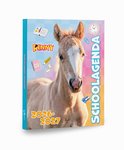 Een beige veulen met een witte bles op de voorkant van een agenda, met schoolspullen iconen.