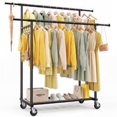 Dubbel kledingrek op wielen met veel kleding, schoenen, tassen en accessoires. Geel en groen.