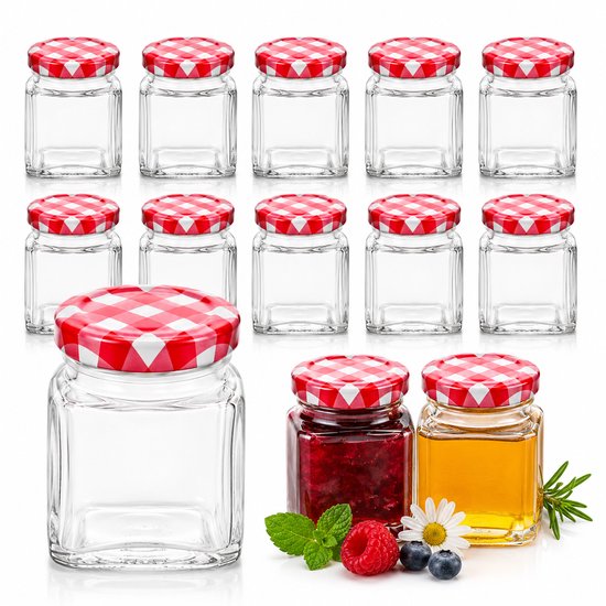 Tien lege vierkante glazen potjes met rood/wit geruite deksels, een groter gevuld potje frambozenjam en een gevuld potje honing met garnering.
