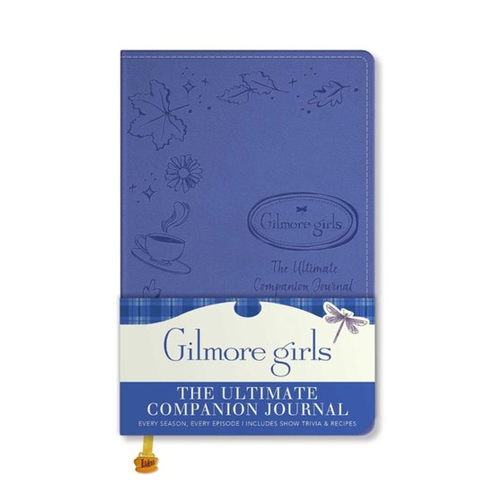 Carnet bleu Gilmore Girls avec relief de feuilles, fleurs, papillon et tasse de café. Inclut le texte 'The Ultimate Companion Journal'.
