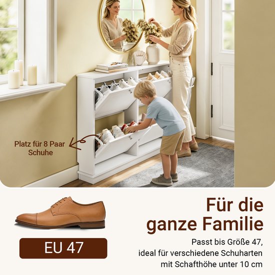 Man en jongen bij witte schoenenkast met 8 paar schoenen. Bruine schoen maat EU 47.