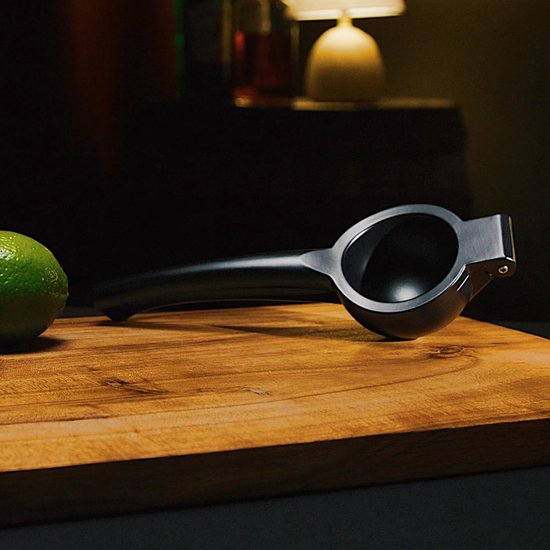 Zwarte citruspers, citruspers, citroenpers voor cocktails, baraccessoire, zwarte matte limoenpers, materiaal metaal, 1 stuk. — afbeelding 2