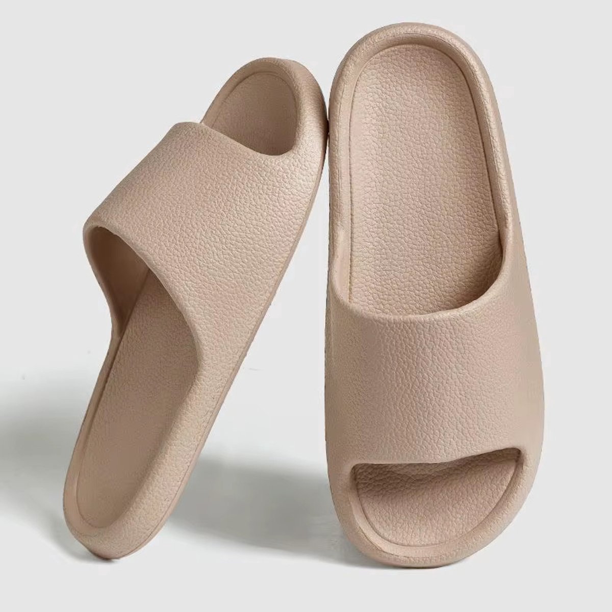 Badslippers Beige – Dames - Heren - Huisslippers - Douche Slippers - Kunststof EVA Slippers – Antislip - Lichtgewicht - Waterafstotend – Maat 44/45 (valt als 43/44)