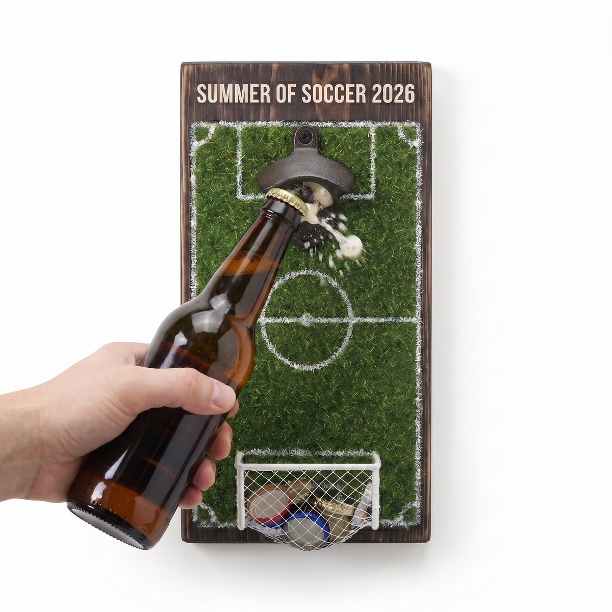 Flesopener - Wandmontage met Caps Catcher - Voetbalveld Design - Hout & Metaal - Bier Accessoires - Opener - Cadeau voor voetbal- en bierliefhebbers en mannen