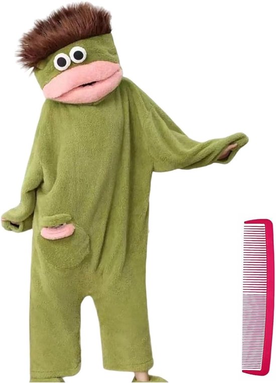 Groene onesie met bruin pluizig haar, grote mond en buidel. Een rode kam ligt ernaast.
