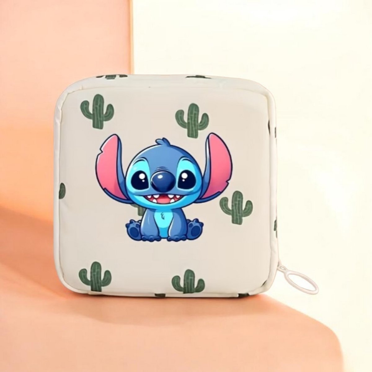 Witte mini toilettas met stitch erop