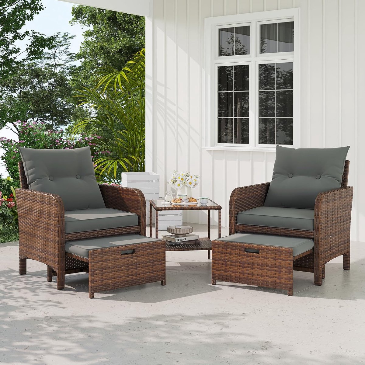 Luxe Compact Comfort 5-delige Rattan Balkon Loungeset met Kussens en 2-laags Salontafel (69×61×74 cm stoelen, 54×52×30 cm krukjes, 45×45×43 cm tafel) Weerbestendige Tuinmeubel Set