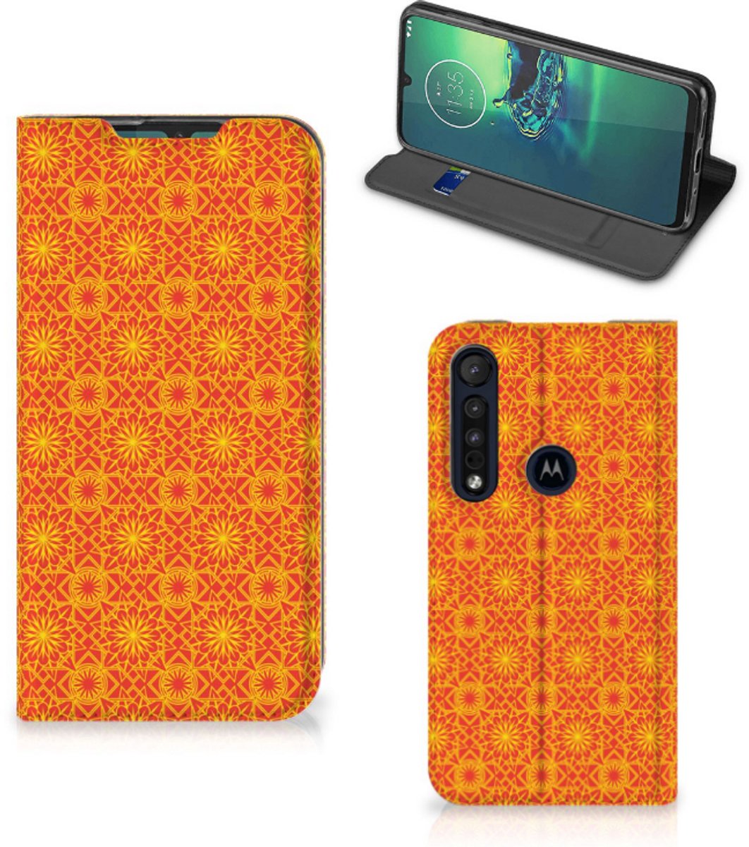 Motorola G8 Plus Hoesje met Magneet Batik Oranje