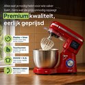 Rode keukenmixer met garde en kom, bewerkt slagroom. Display toont snelheid, timer en pulse.