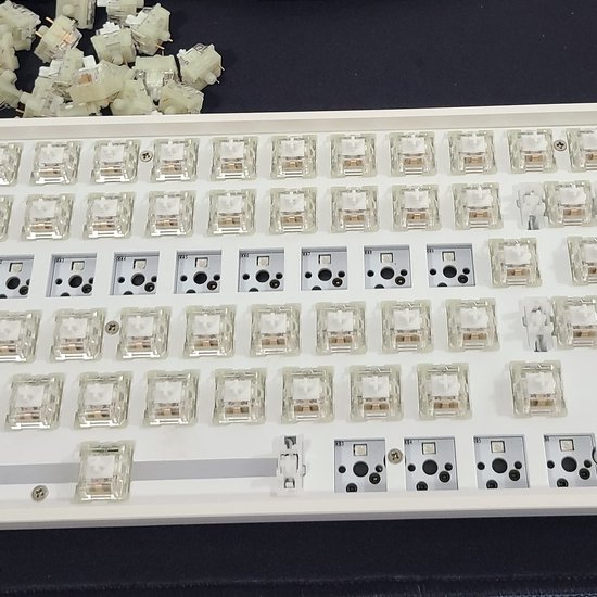 Mechanische Toetsenbord Schakelaars - Gaming Switches - Gepersonaliseerd Typen - Verbeterde Gladheid - 30 Stuks - Wit — afbeelding 3