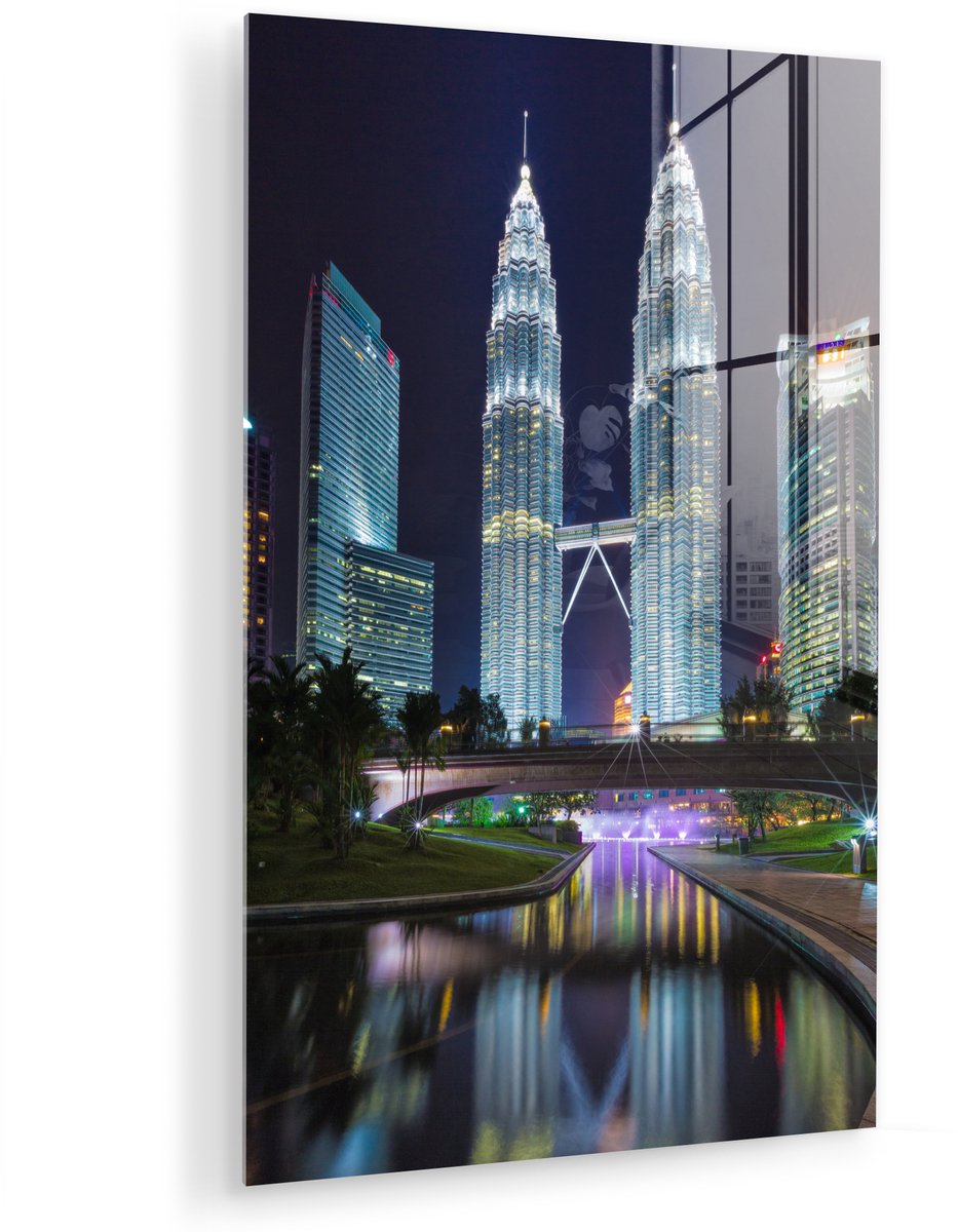 ® Glasschilderij 100x150 cm - Schilderij acrylglas - De Petronas Towers prachtig verlicht in de nacht - Foto op glas - Muurdecoratie woonkamer - Wanddecoratie slaapkamer - Schilderijen