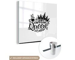 ® Glasschilderij 50x50 cm - Schilderij acrylglas - Caffeine queen - Spreuken - Quotes - Foto op glas - Muurdecoratie woonkamer - Wanddecoratie slaapkamer - Schilderijen