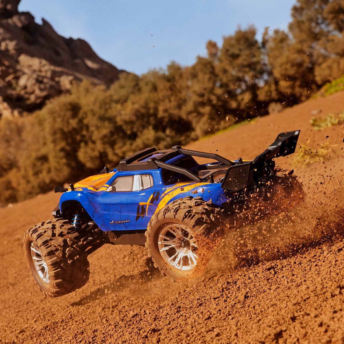 Overmax X-Shard RC auto / RC car Monster Truck 4x4 – metalen aandrijving – tot 30 km/u – LED verlichting – off-road – IPX4 – bereik 90 m – 1:16 – RTR set – 20 min rijtijd – onafhankelijke vering – vanaf 8 jaar - Bestuurbare Auto — afbeelding 5