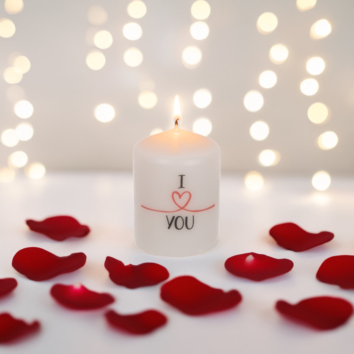 Out of the Blue Pilaar kaars met tekst - I love you - Romantisch cadeau - 6x8 cm - 30 uur Wit