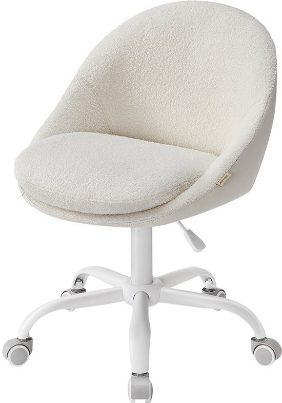 Witte teddy stof bureaustoel met ronde zitting, zachte rugleuning en witte draaibare onderstel met wielen.