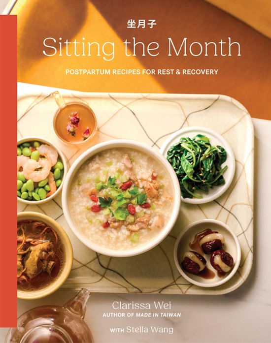 Boek "Sitting the Month" met recepten voor postpartum herstel, met een kom congee, garnalen, spinazie, een kippensoep en een drankje.