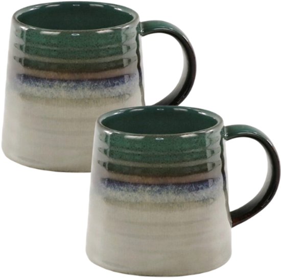 Twee groene en grijze mokken met een dip-dye effect en oren, staand op een witte achtergrond.