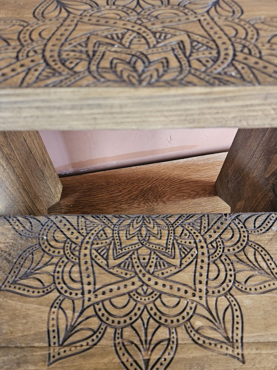 Opstapje van steigerhout met Mandala kleur blank/vuren. Verkrijgbaar in verschillende kleuren.