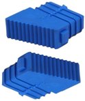 Twee blauwe trapvoetjes met groeven en een uitstekende rand.