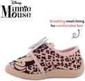 Roze pantoffel met luipaardprint en strikje. Minnie Mouse op de voorkant.