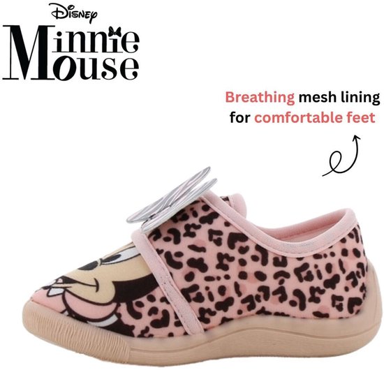 Roze pantoffel met luipaardprint en strikje. Minnie Mouse op de voorkant.