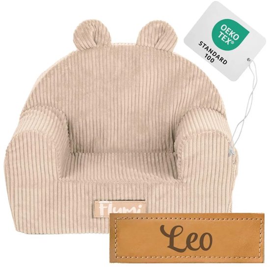 Fauteuil enfant en velours côtelé beige avec oreilles d'ours, étiquette en cuir 'Leo' et label OEKO-TEX.