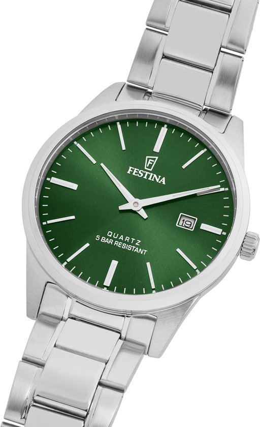Zilverkleurige herenhorloge met een ronde, donkergroene wijzerplaat. Het horloge heeft een datumvenster en een zilverkleurige metalen band.