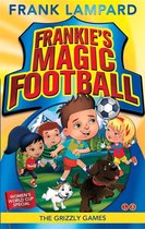 Couverture du livre 'Frankie's Magic Football' avec des enfants et des chiens, "WOMEN'S WORLD CUP SPECIAL" et "THE GRIZZLY GAMES".