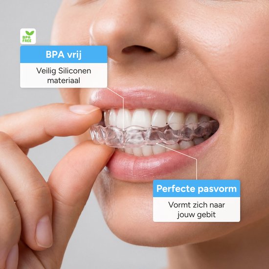 Vrouw houdt een transparant anti-knarsbitje bij de tanden. Tekst: 'BPA vrij - Veilig Siliconen materiaal' en 'Perfecte pasvorm - Vormt zich naar jouw gebit'.