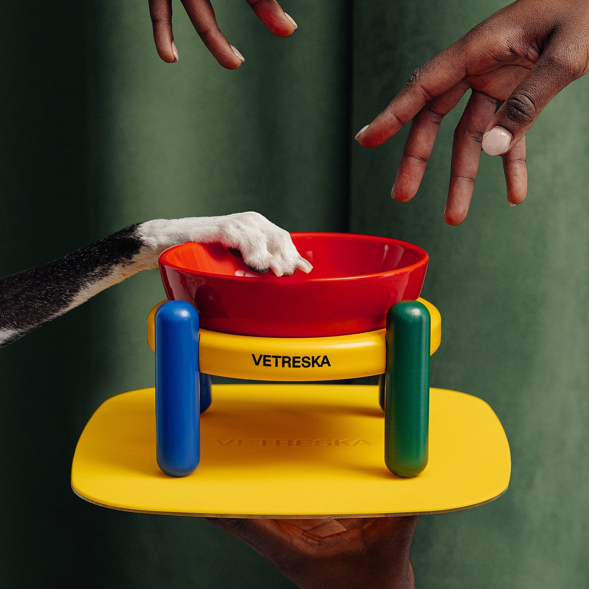 VETRESKA Chroma Luxe Keramische Voerbak & Mat Set (M) – Design Voerbak op Standaard voor Kat & Hond – Blauw/Rood