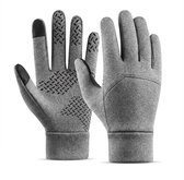 Een paar grijze sport handschoenen met antislip patroon op de handpalm en vingertoppen. De handschoenen hebben een elastische boord.