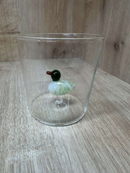 Vase en verre avec un petit canard en verre à tête verte et bec orange, corps blanc moucheté.