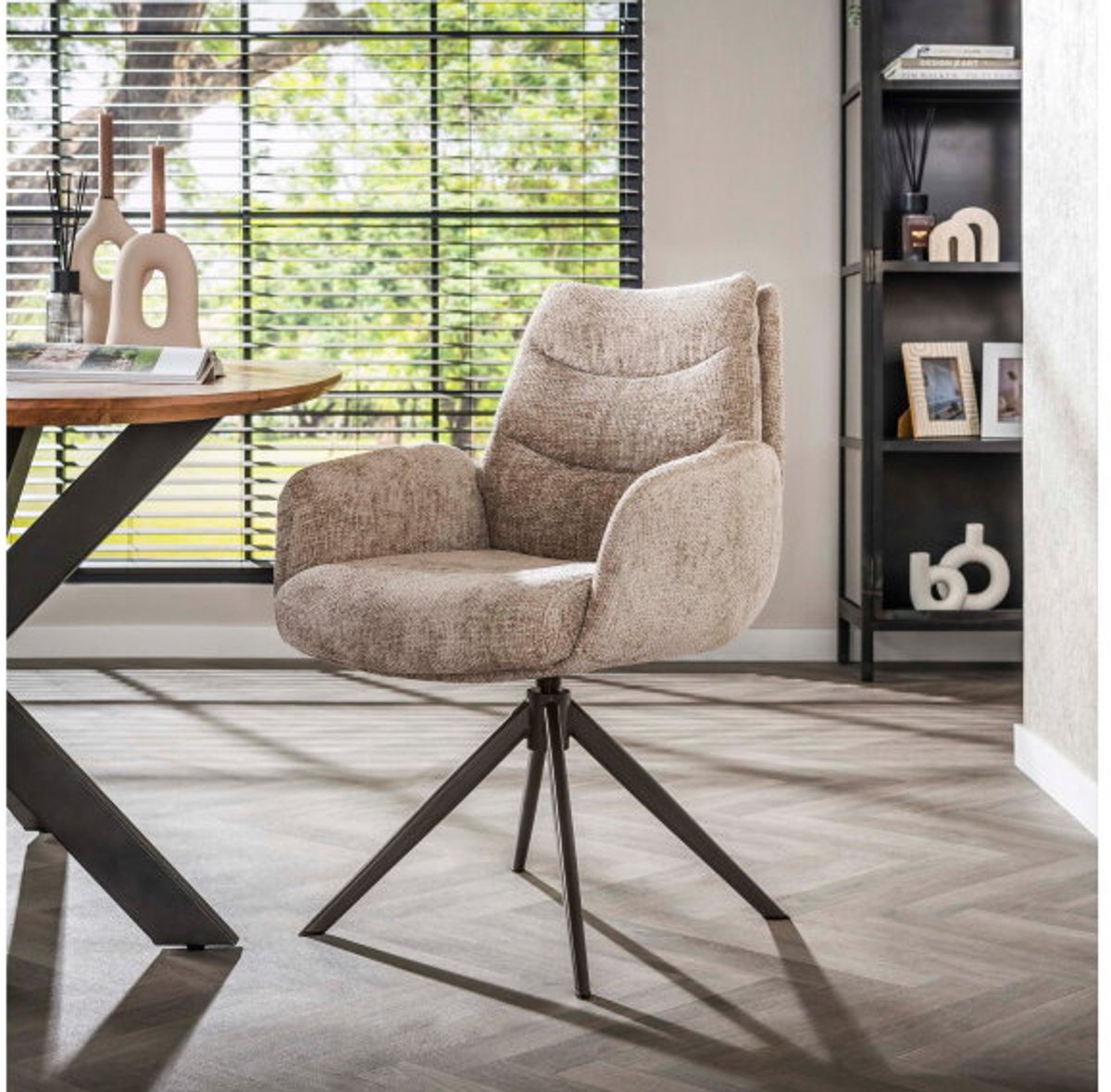 Eetkamerstoel Lounge draaibaar 360° - Hoven zand - frame bruin - eetkamerstoelen set van 2