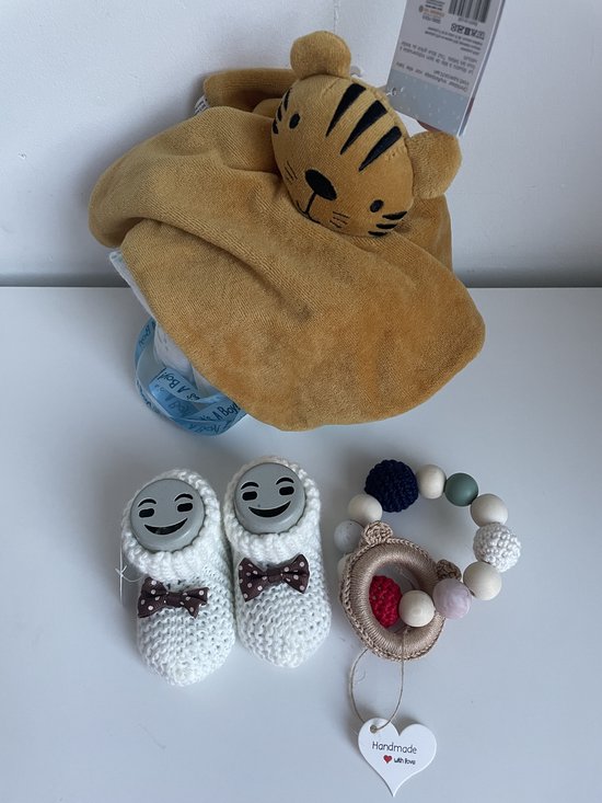 Luiertaart jongen | Kraamcadeau | Babyshower | Tijger knuffeldoek | Handmade bijtring | Babyslofjes | Pampers luiers | Maminobaby.nl — afbeelding 2