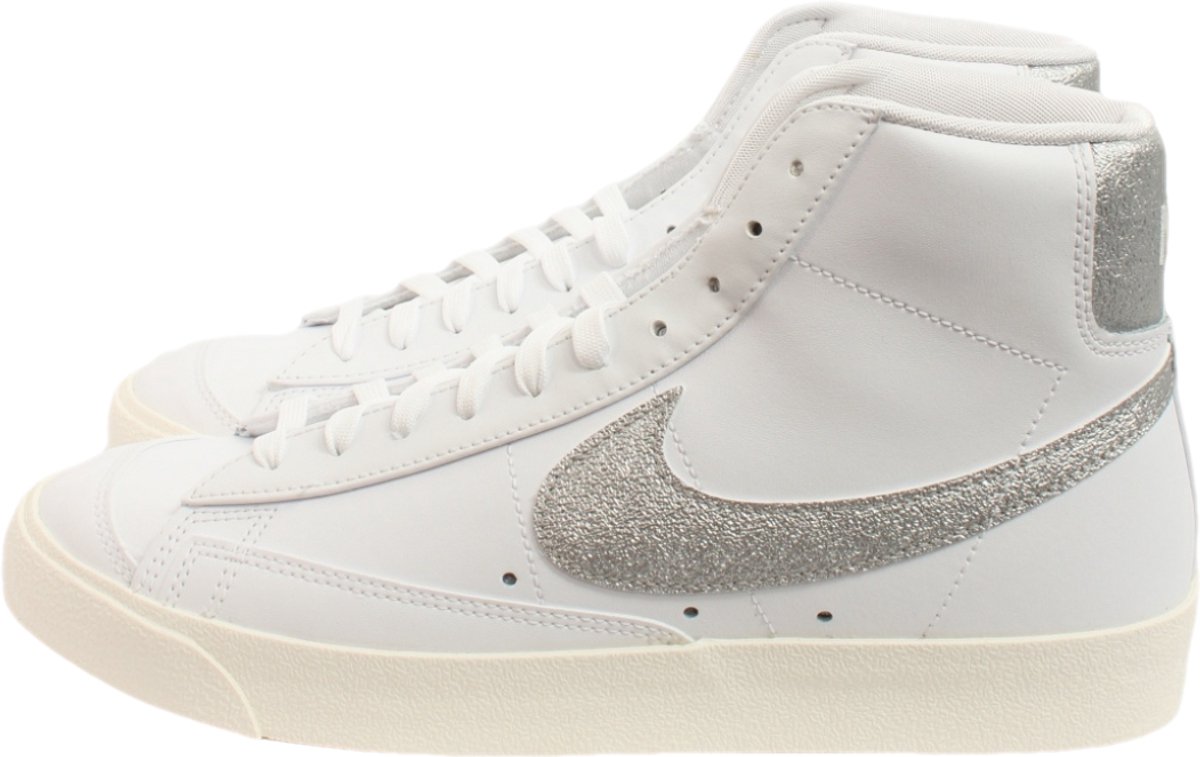 Nike Blazer Mid ’77 ESS Damesschoenen 44 /Sail/Summit /Metallic Wit