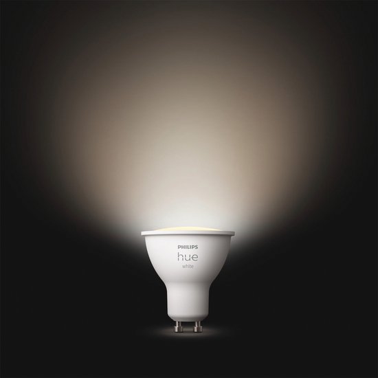 Philips Hue white GU10 lamp met warme lichtstraal.