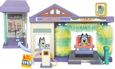 BLUEY - Bluey's Autowasstraat Speelset - Incl. Bluey speelfiguur, auto, benzinepomp en winkeltje