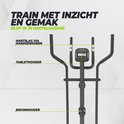 Zwarte crosstrainer met duidelijke indicaties voor hartslagsensoren, tablethouder en bidonhouder.