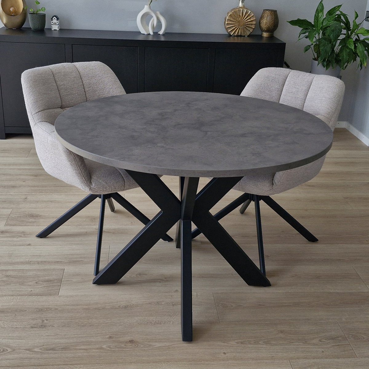 Eettafel Milaan – Donker Grijs Stone – Zwart – Blad 25 mm – Spinpoot – Rond 110 cm