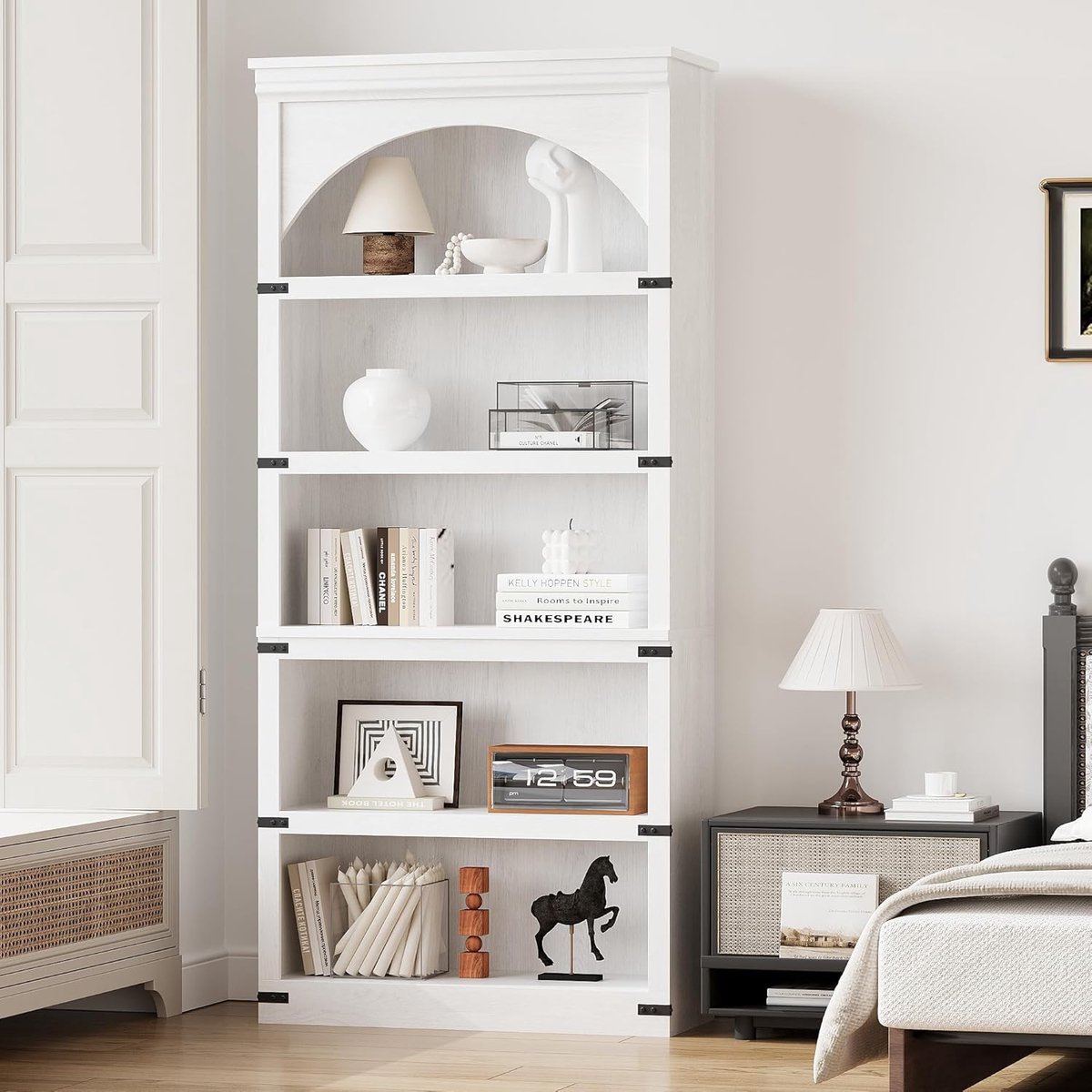 HOERFURIY Boerenboerderij-boekenkast met boog – Houten boekenkast van 175 cm hoog met 5 planken en gebogen boogontwerp – Vintage boekenkast voor thuiskantoor, woonkamer, bibliotheek – 175×80×30 cm - Antiekwit