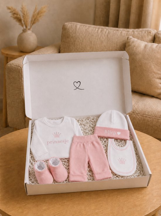 Blijeitje - Coffret cadeau bébé de luxe 5 pièces personnalisé - Cadeau de naissance Fille avec bonnet avec prénom, moufles anti-éraflures, chaussons, t-shirt et pantalon - Design Princesse