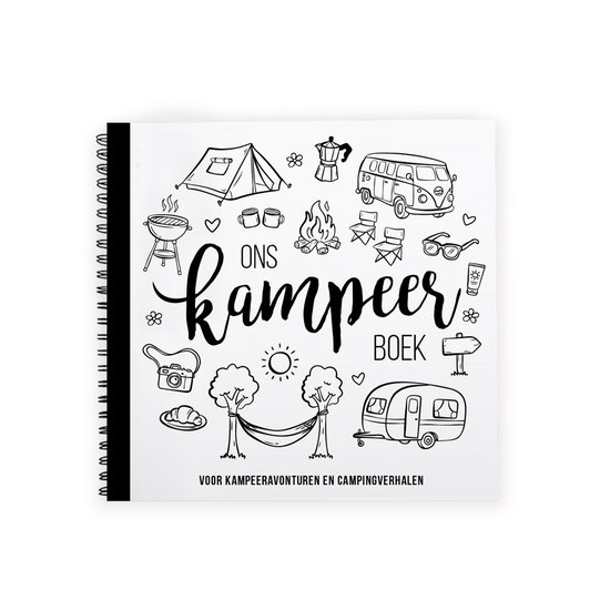 Voorpagina van 'Ons Kampeerboek'. Zwart-wit illustraties van kampeerspullen: tent, camper, barbecue, hangmat, stoeltjes.