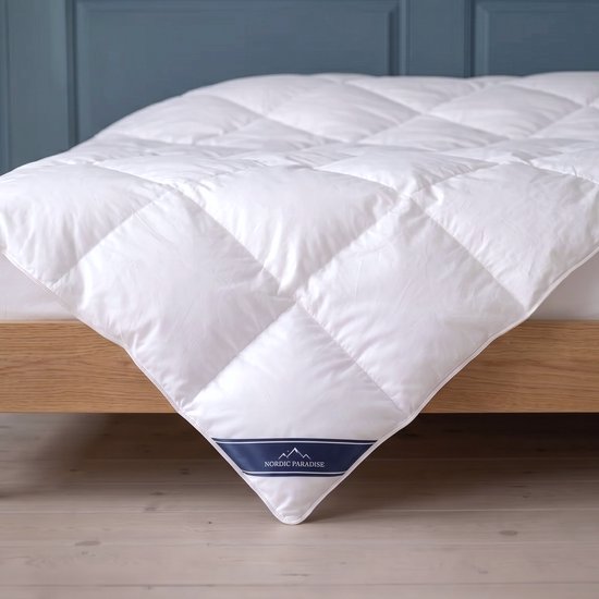 Nordic Paradise - Couette en duvet Royal - 90 % duvet d'oie polonais - 240x220 cm - Toutes saisons - Medium